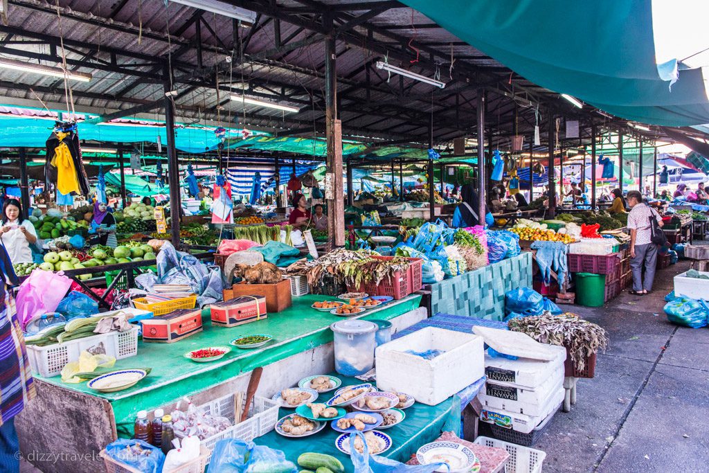 Early morning stroll - Tamu Kianggeh Morning Market, Brunei | DZTraveler